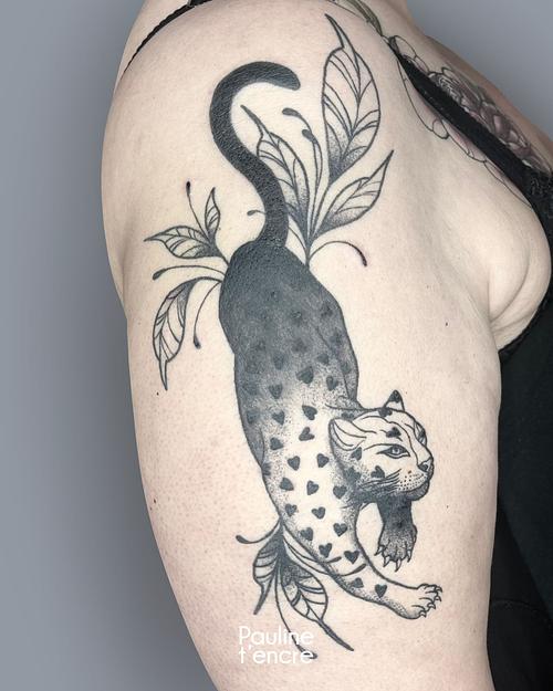 Tatouage cicatrisé - panthère 